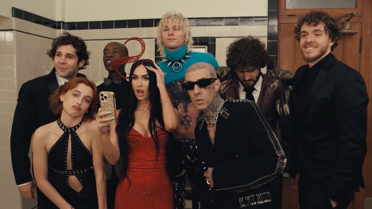 S3 Ep. 8: The Met Gala Bathroom Selfie